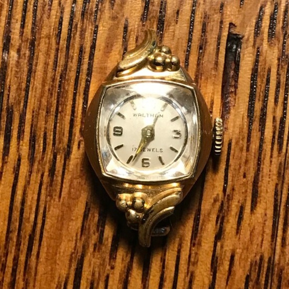 Waltham Ladies Watch. No Band. Manuel wind up. Believe it’s 10k gold plated. - Picture 1 of 10